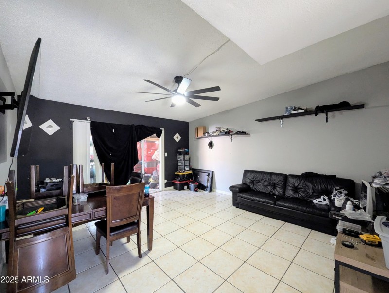 2210 W HEATHERBRAE DR