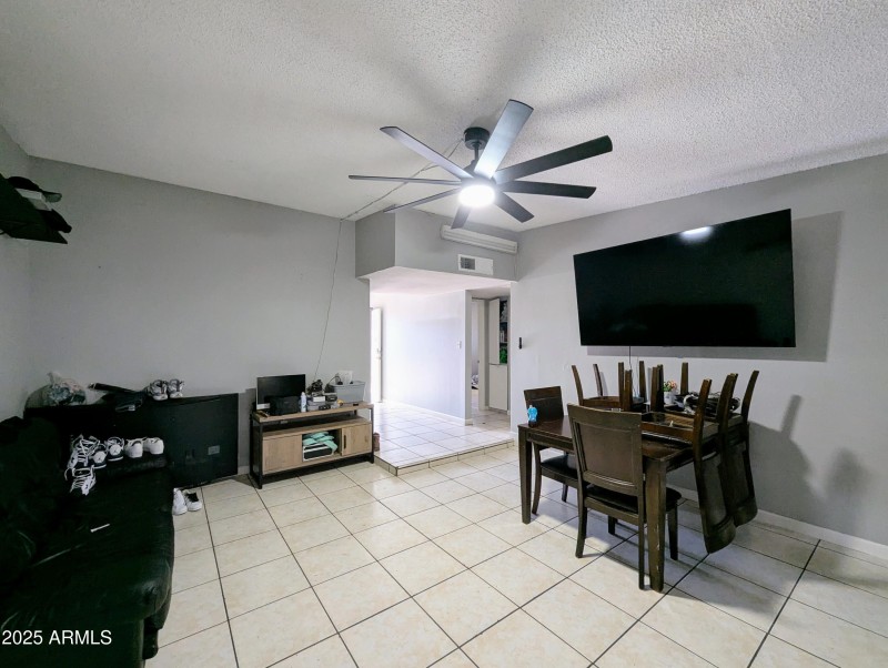 2210 W HEATHERBRAE DR