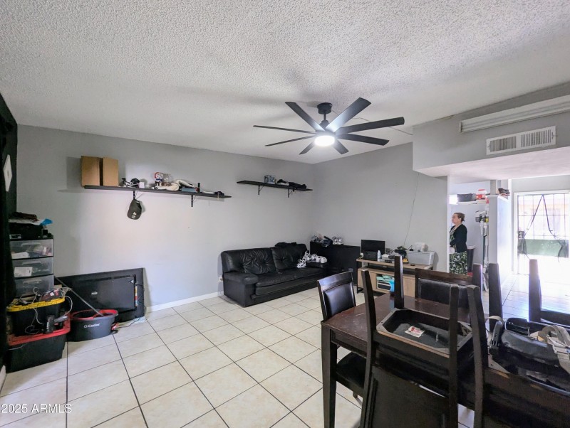 2210 W HEATHERBRAE DR