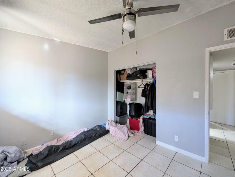 2210 W HEATHERBRAE DR