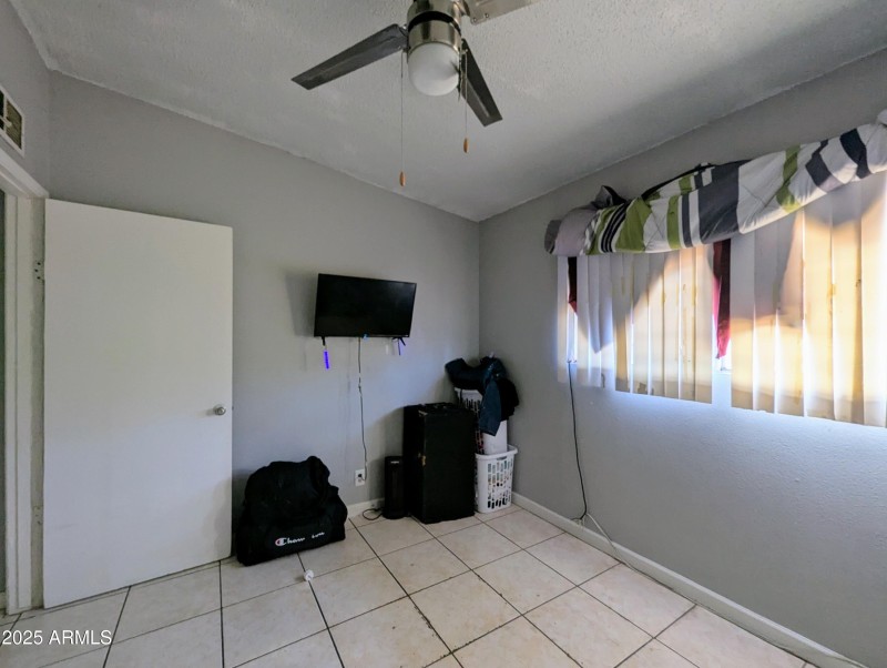 2210 W HEATHERBRAE DR