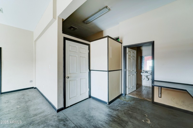 6721 N Black Canyon Hwy-9