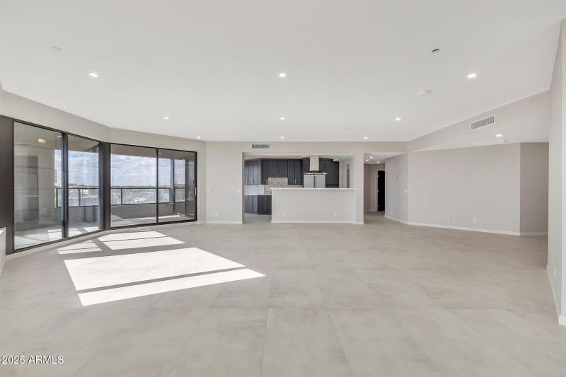 1040 E Osborn 404-12