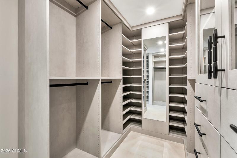 1040 E Osborn 404-22