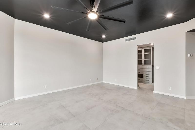 1040 E Osborn 404-27