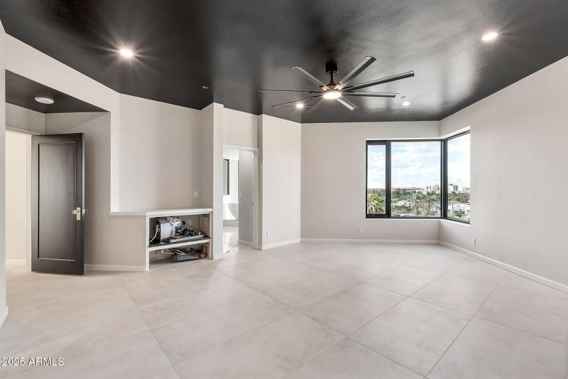 1040 E Osborn 404-29