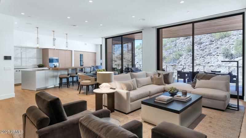 5000 N Camelback Ridge Dr