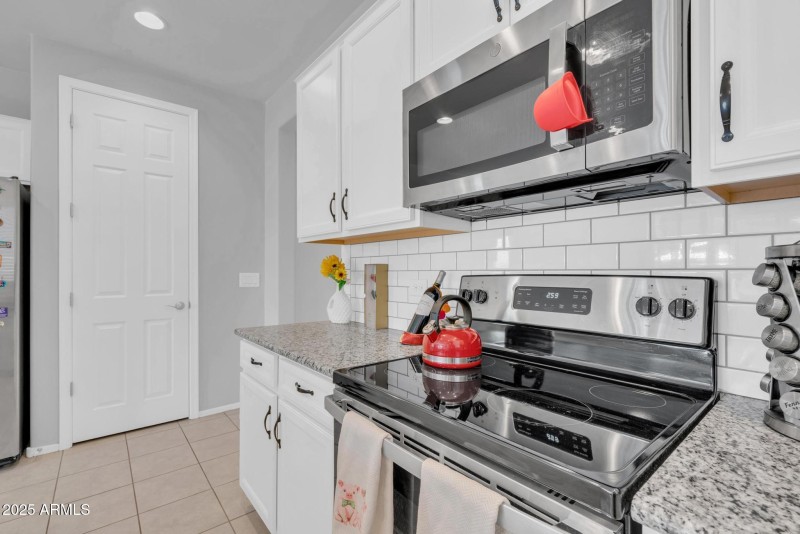 Kitchen (gas stub for oven available)