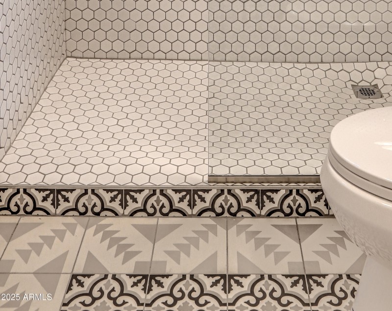 poolhouse shower