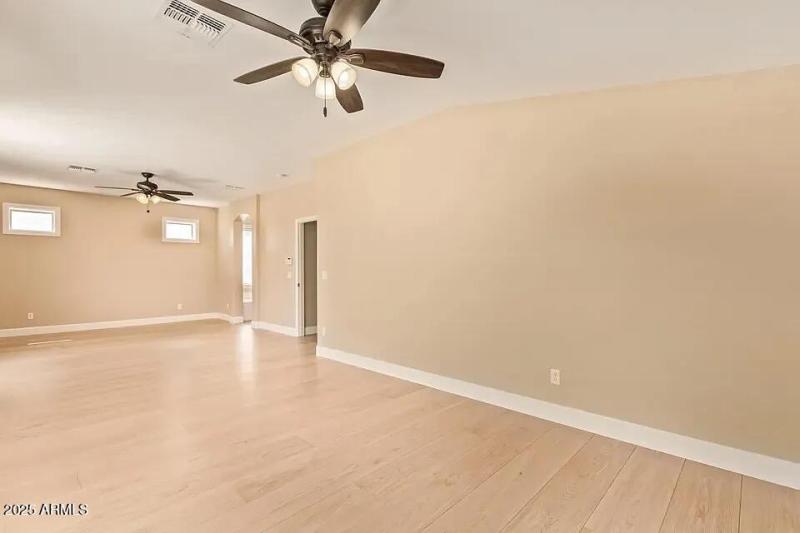 Bedroom Master large view