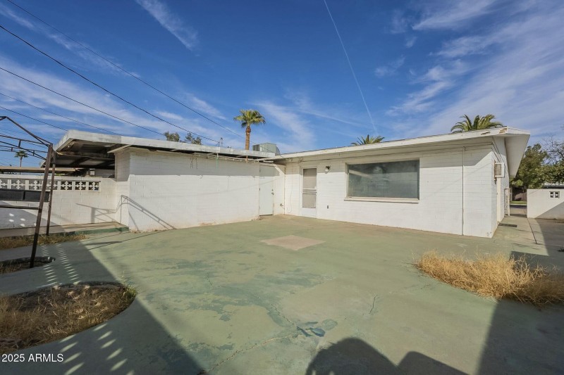 Backyard access from Unit 1