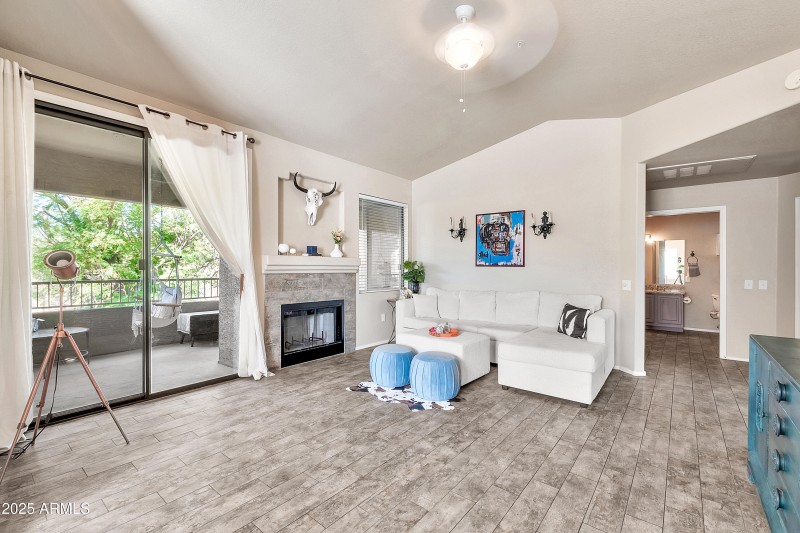 15380 N 100th St 2098-9