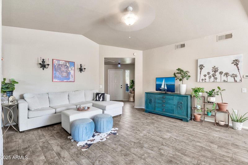 15380 N 100th St 2098-7