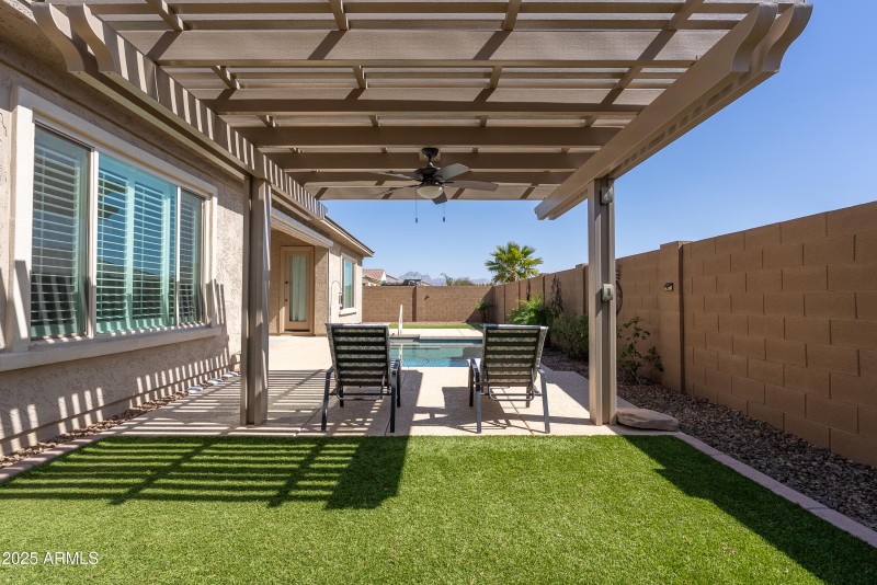 Turf / pool