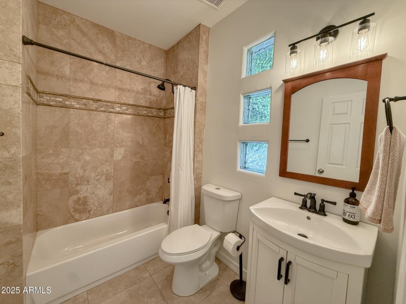 19 - Downstairs Full Bathroom2