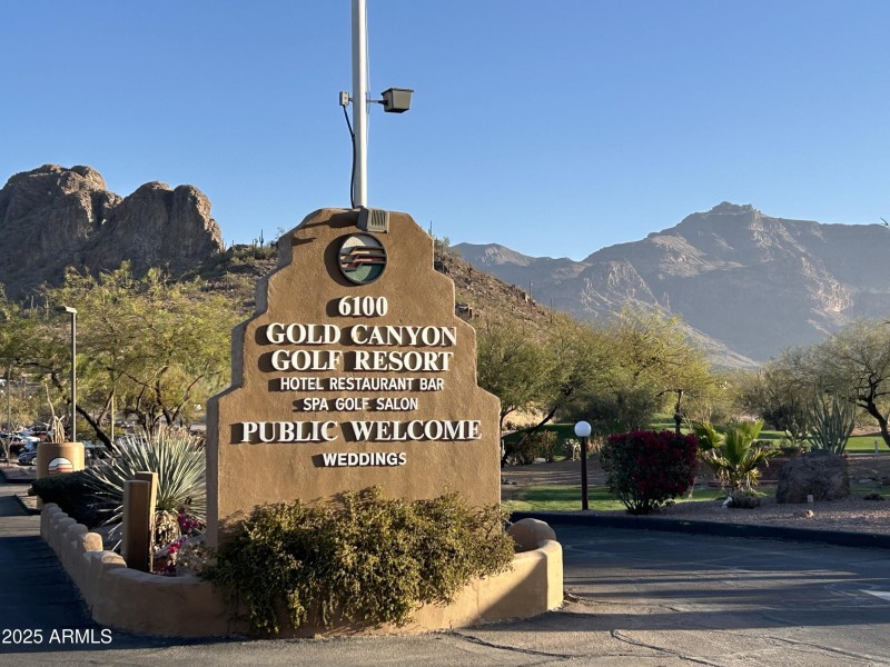 GOLD CANYON GOLF RESORT