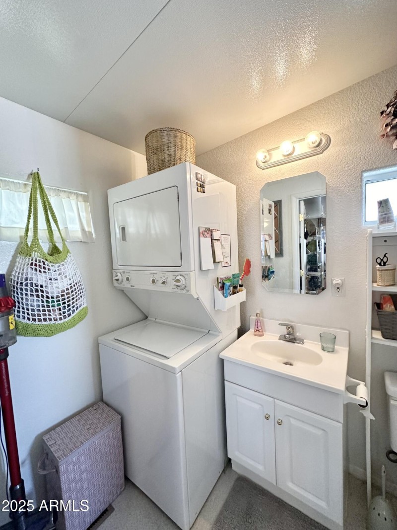 STACKABLE WASHER/DRYER