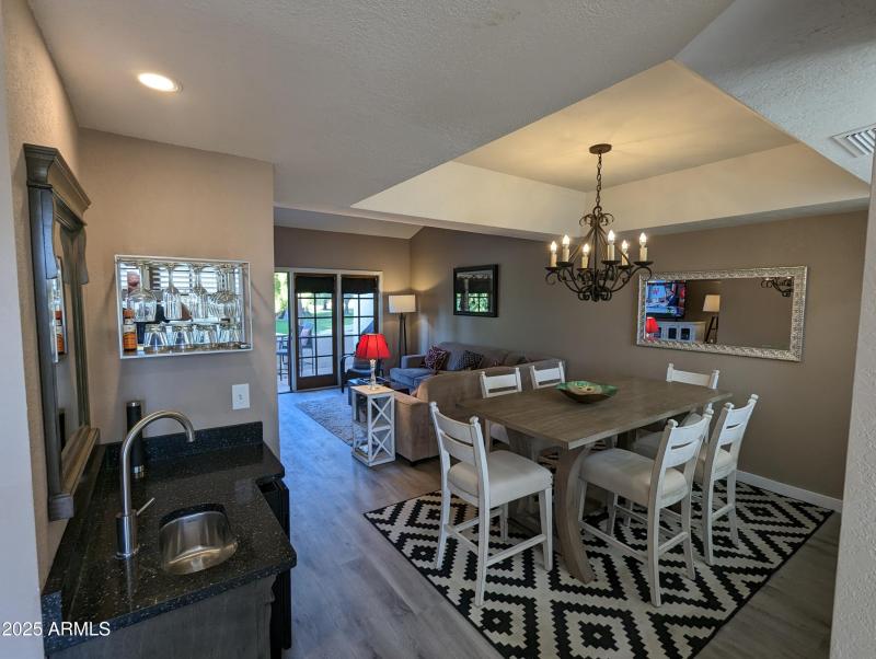 Wetbar & Dining Room