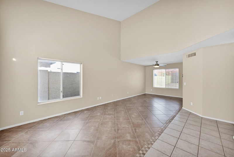 659 Dodge - 04Living Room