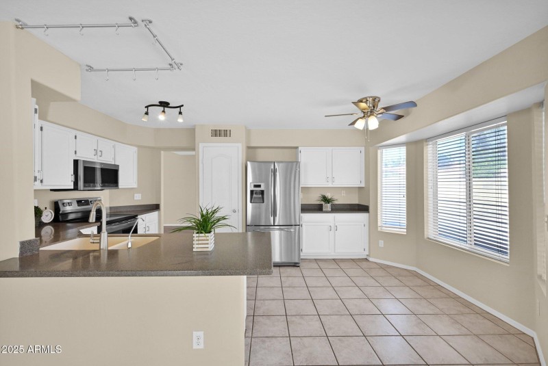 659 Dodge - 08Kitchen