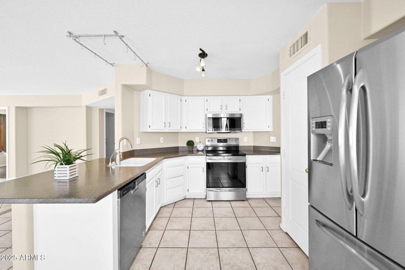 659 Dodge - 10Kitchen