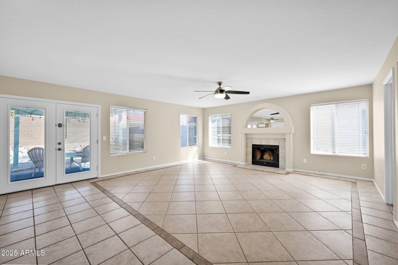 659 Dodge - 13Family Room