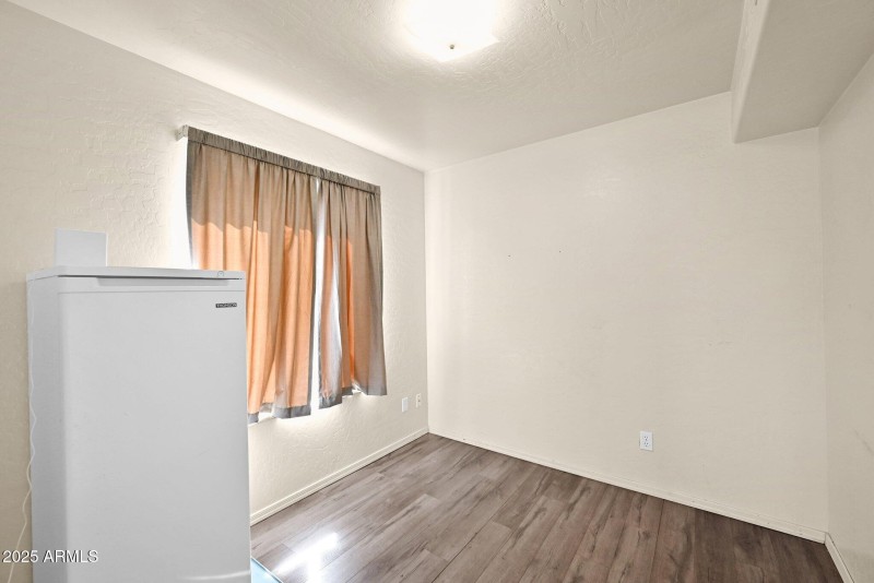 659 Dodge - 16Office