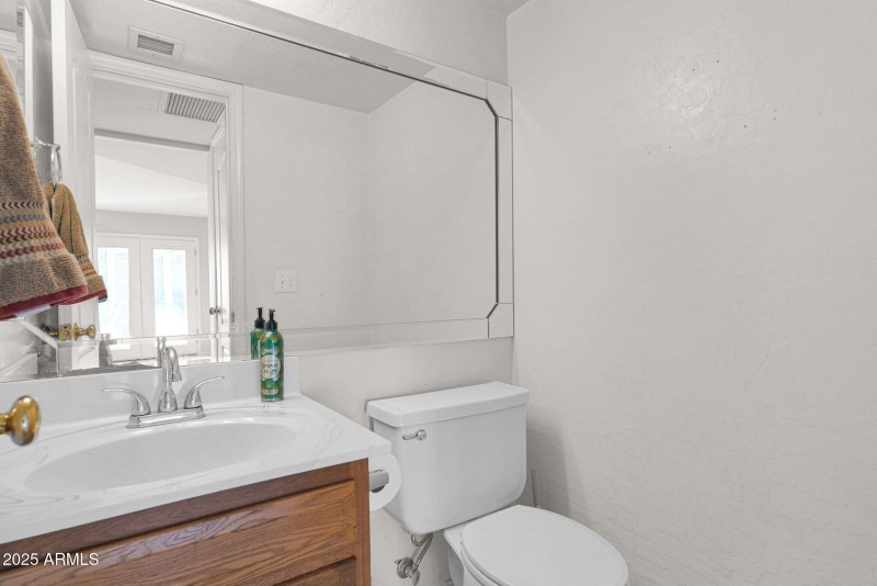 659 Dodge - 17Powder Bathroom