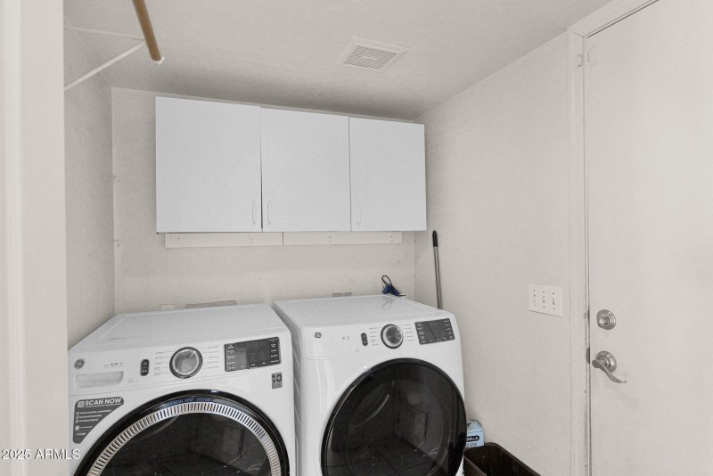659 Dodge - 18Laundry