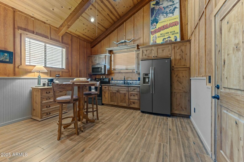 Barn Bunkhouse Kitchen