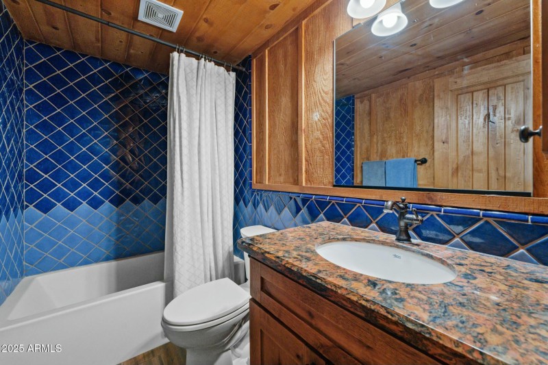 Bunkhouse Bath