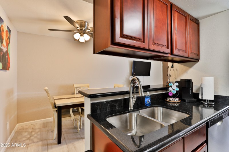 12123_W_Bell_Rd_218-08