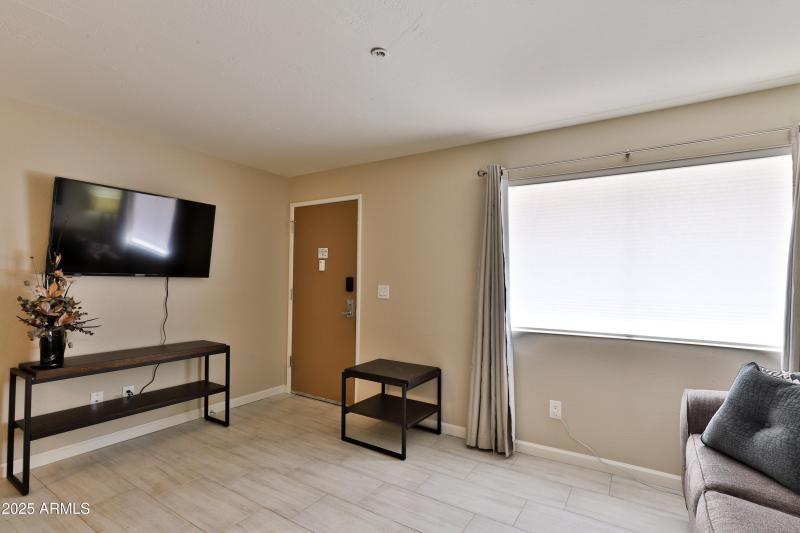 12123_W_Bell_Rd_218-05