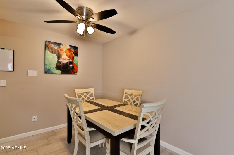 12123_W_Bell_Rd_218-04