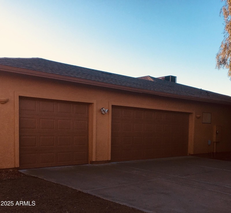 3 CAR GARAGE