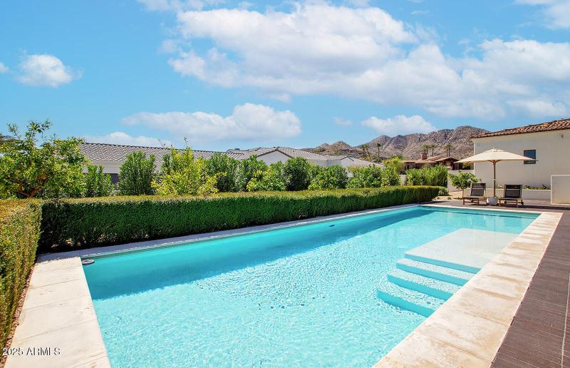 Heated sparkling pool