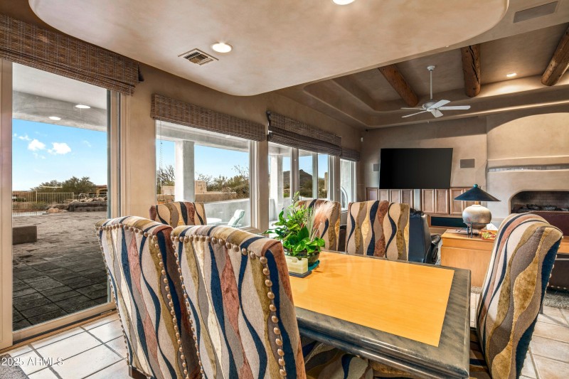 020_Casual Dining Drama