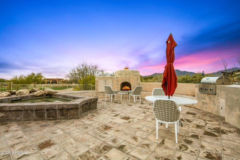 048_Expansive Patio Pleasures