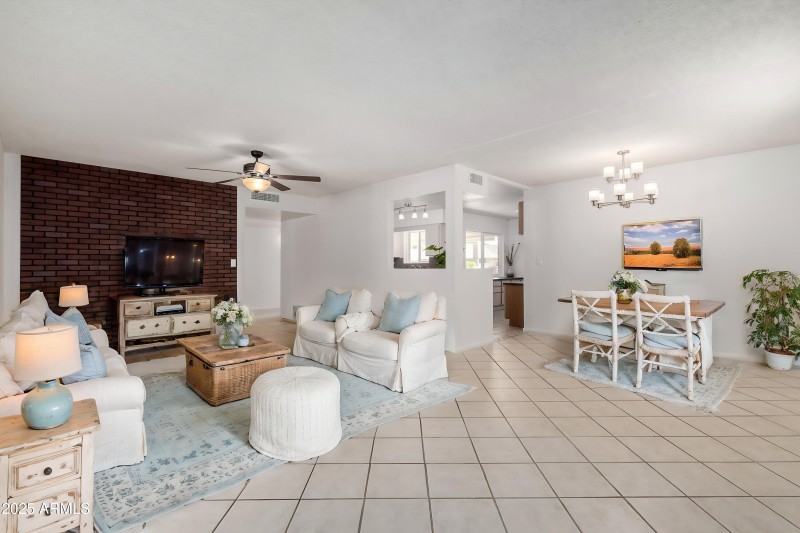 17-Venturi - Living Room - Virtual Stagi