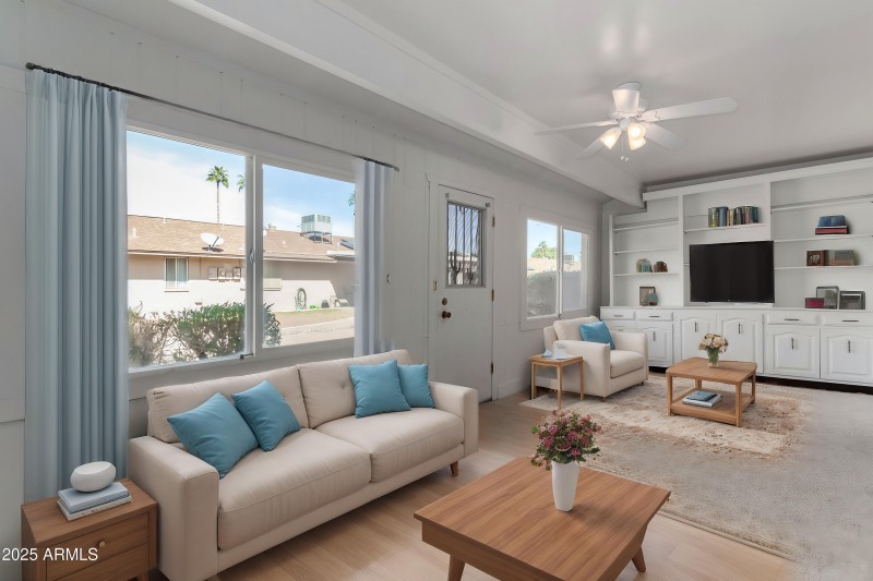 33-Venturi - Living Room - Virtual Stagi