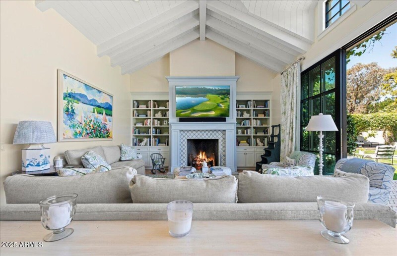 19-5446 E. Exeter Blvd 11