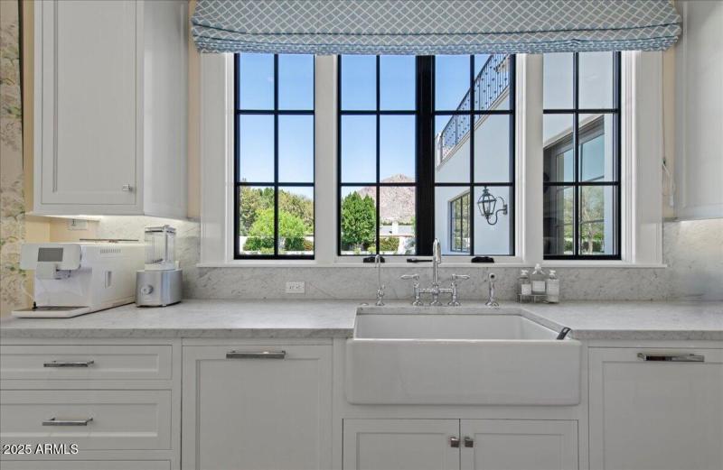 25-5446 E. Exeter Blvd 17