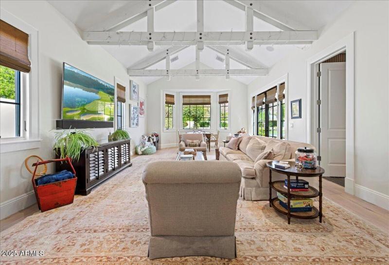 34-5446 E. Exeter Blvd 26