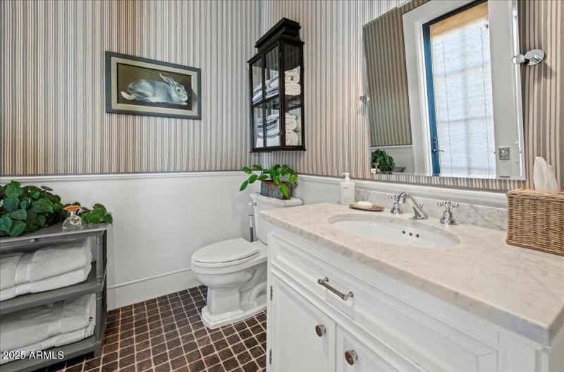 36-5446 E. Exeter Blvd 28