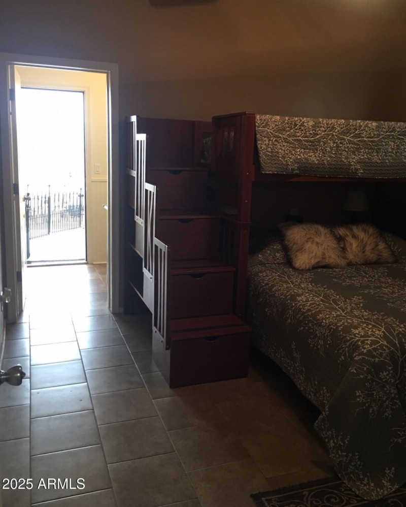 SPLIT 4TH BEDROOM