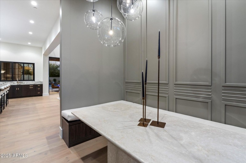 Wall detail in breakfast room