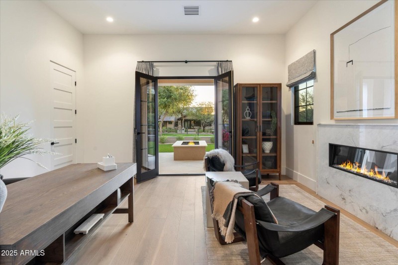 Den/office with walkin close and patio