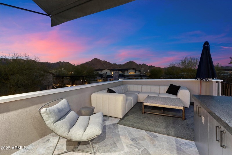 Deck off game room upstairs