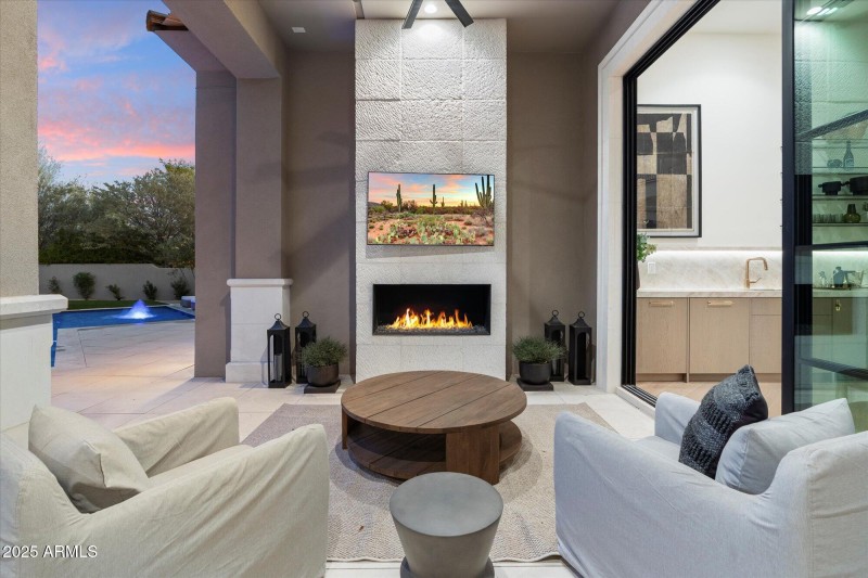 Outdoor paio with TV and fireplace