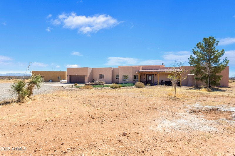 822 W Dust Storm Rd